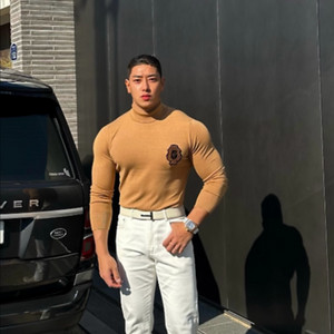볼란테 라피나토 에뚜알 수제큐빅 와펜 터틀넥 새상품