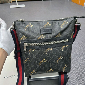 [특가][정품]구찌 점핑 타이거 메신저백