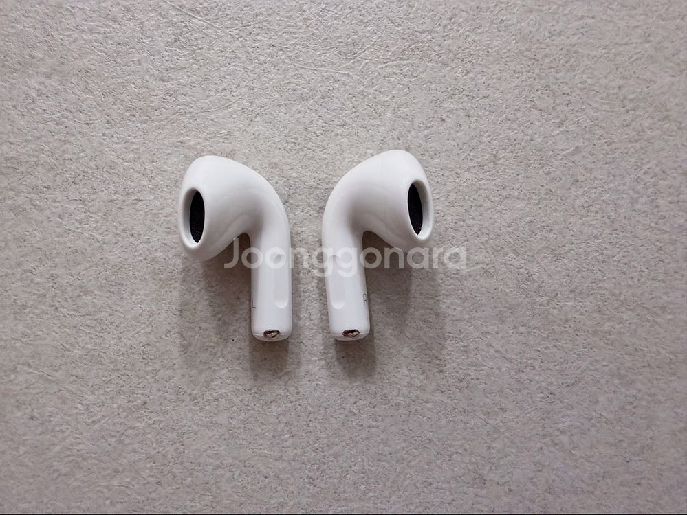 애플 에어팟 4세대 노이즈캔슬링 팝니다. S급 상태--4
