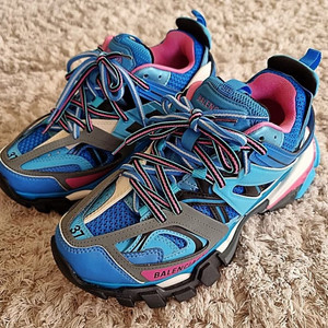 발렌시아가 트랙 스니커즈 37 사이즈