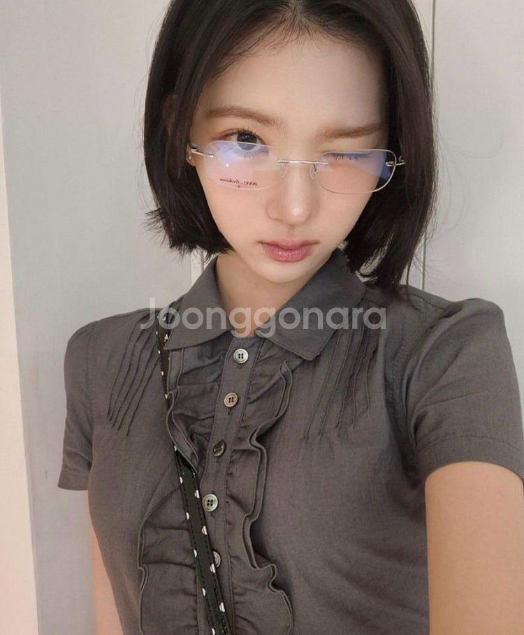 2000아카이브스 안경(카리나 착용)--1