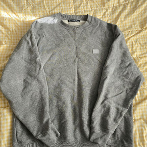 아크네 포바 맨투맨 S사이즈 팝니다