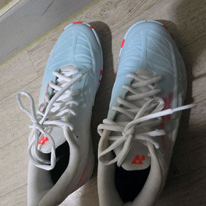 요넥스 배드민턴화