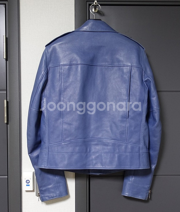 구찌 런웨이 스카이블루 가죽 라이더 자켓--3