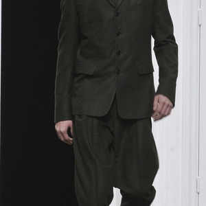 디올 런웨이 그레이 울 수트