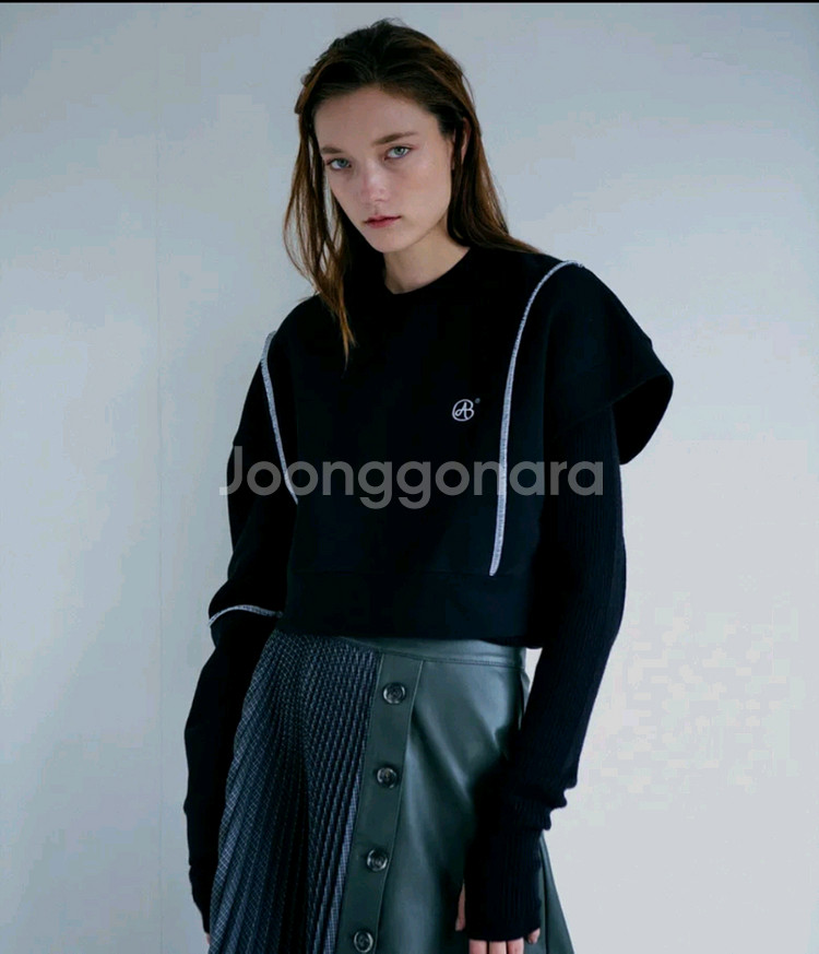 (새상품) 엔더슨벨우먼 시그니처 엠블럼 크롭 스웻셔츠S--0