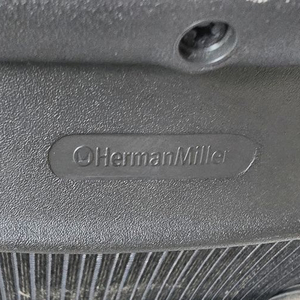 메드인USA허먼밀러 에어론 의자입니다