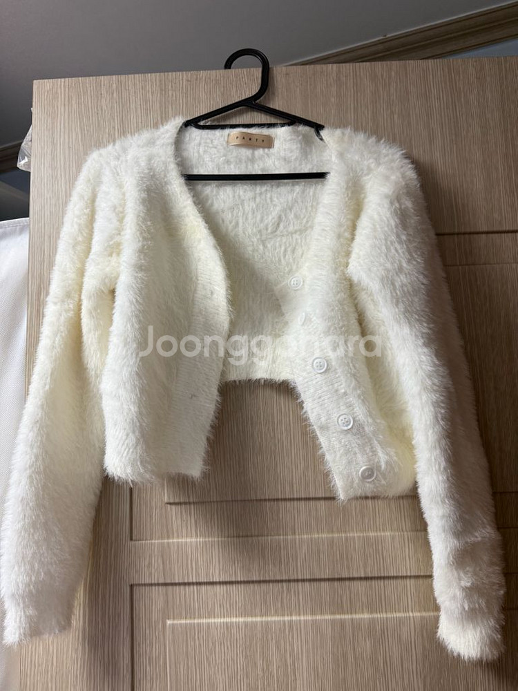화이트 앙고라 크롭 퍼 가디건--0