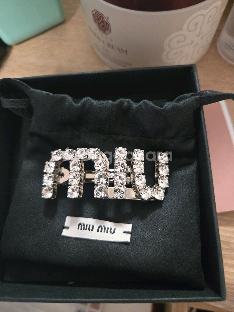 정품미우미우크리스탈헤어핀 주말만30만--0