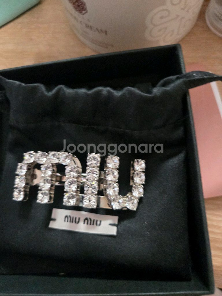 정품미우미우크리스탈헤어핀 주말만30만--1