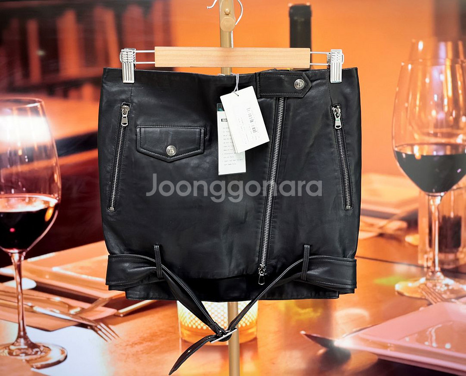 피에르발망 양가죽 스커트 새상품급 정가 205만원--0