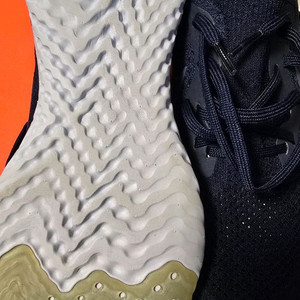 나이키 에픽 리액트 플라이니트 280