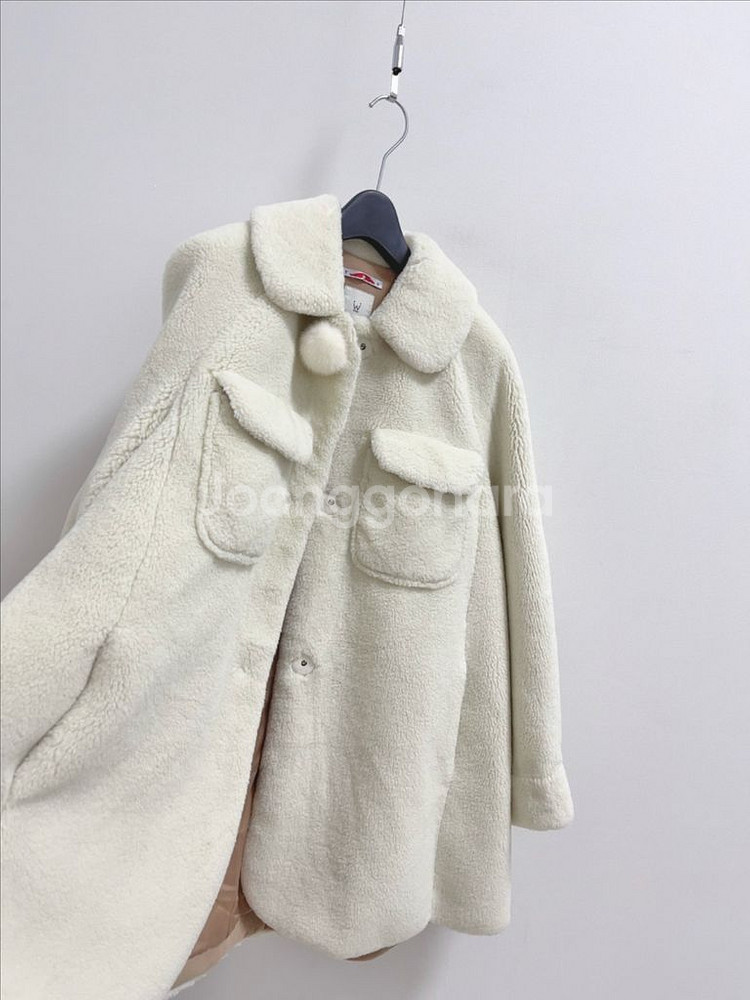 오즈세컨 시어링 폼폼 장식 하프 코트--7