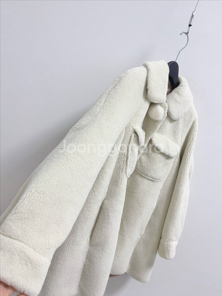 오즈세컨 시어링 폼폼 장식 하프 코트--5