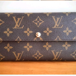 Louis Vuitton Monogram wallet