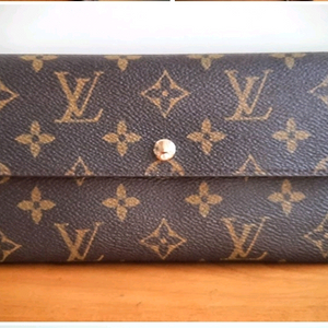 Louis Vuitton Monogram wallet