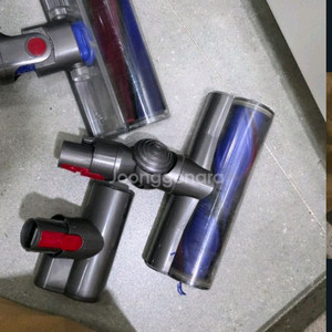 정품 다이슨V7 본체와 청소헤드와그리고 카페트헤드 판매