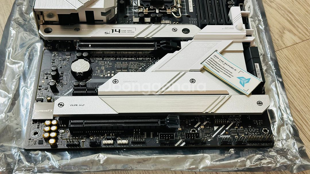 ROG STRIX Z690-A GAMING WIFI--2