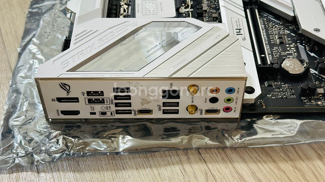 ROG STRIX Z690-A GAMING WIFI--3