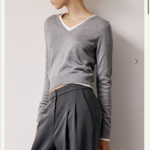 (새상품) 시에 베르 브이넥 니트 네이비