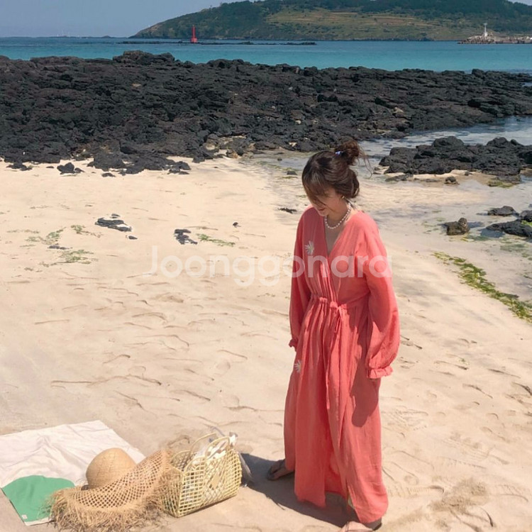 율하네 플라워 자수 로브 원피스 (미착용 새상품)--1