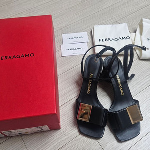 페레가모 샌들 판매합니다