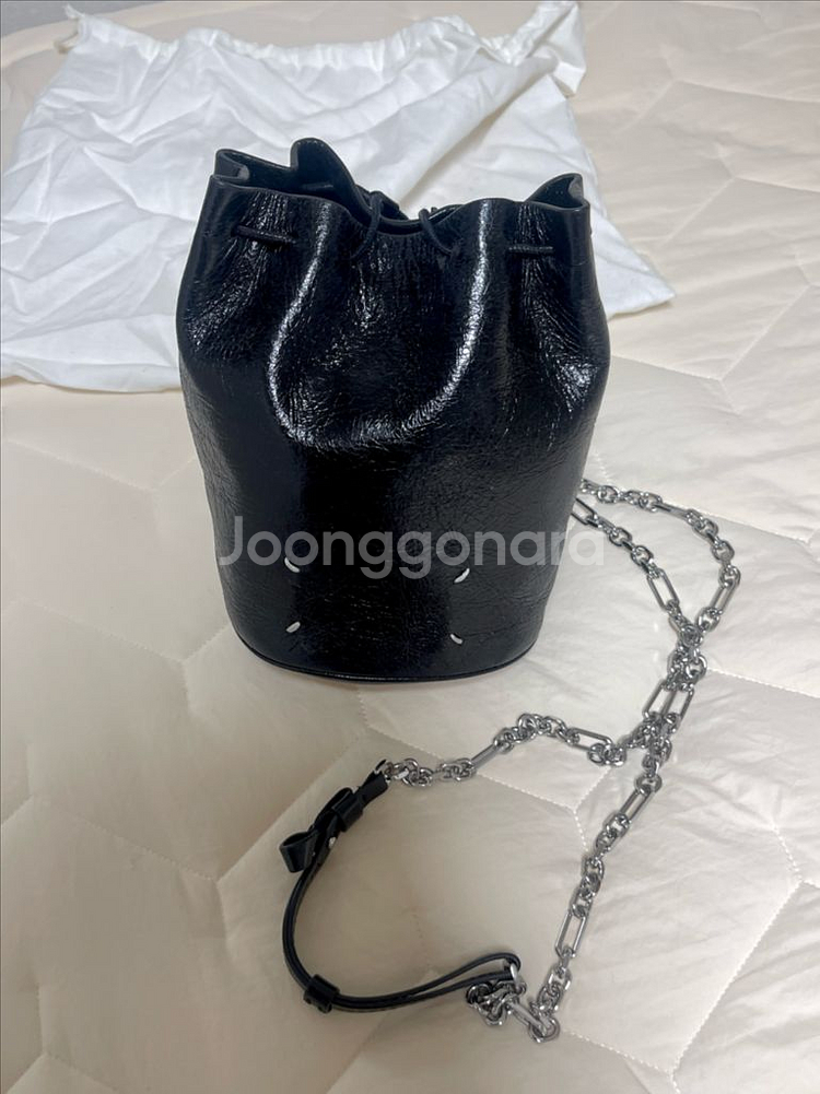 메종 마르지엘라 타비 버킷백 유광 크랙--0