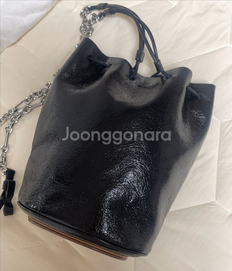 메종 마르지엘라 타비 버킷백 유광 크랙--1