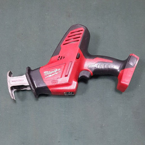 밀워키 18V 충전 컷소