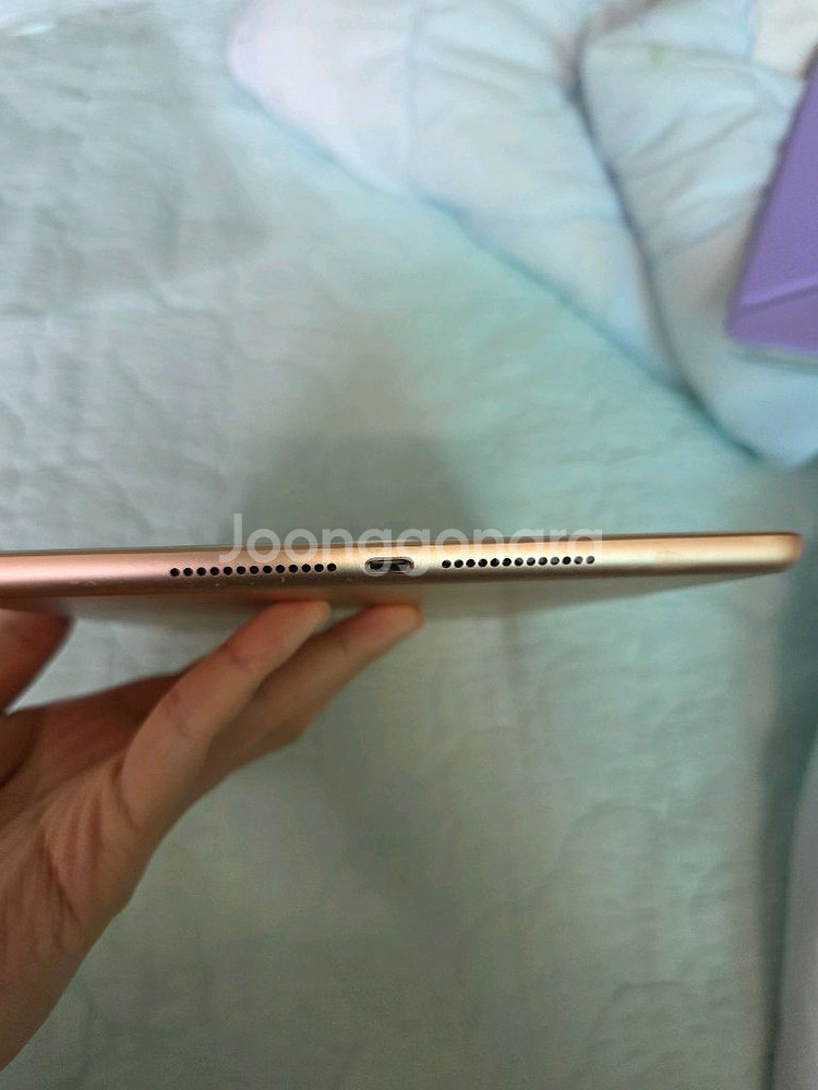 아이패드 6세대 9.7 32기가 로즈골드 팝니다--6