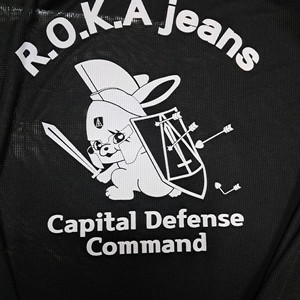 단종된 한정판 뉴진스X수도방위사령부 콜라보 티셔