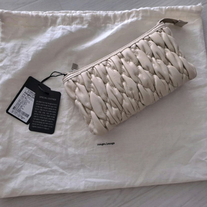 루즈앤라운지 롬보 플랫 파우치백 새상품