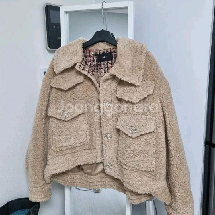 오즈세컨 크리스탈버튼 부클레 재킷--1