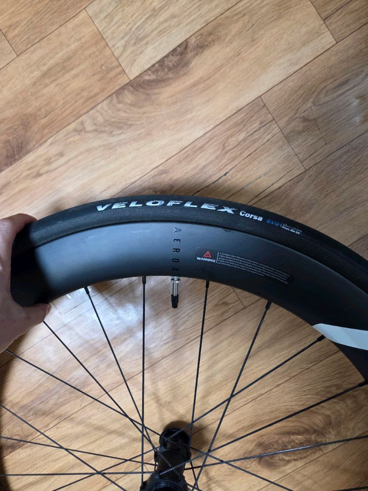 아비아브 에어로엑스 카본휠 팝니다 이미지