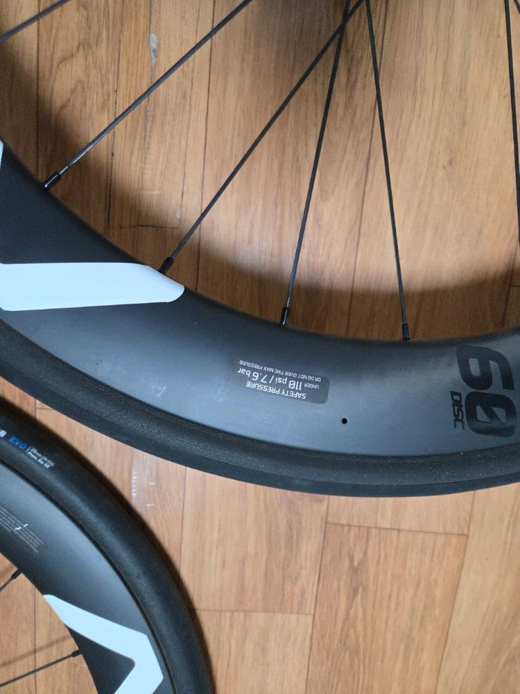 아비아브 에어로엑스 카본휠 팝니다 이미지