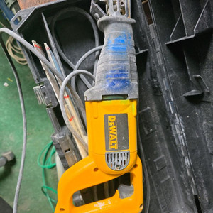 디월트전기컷쏘