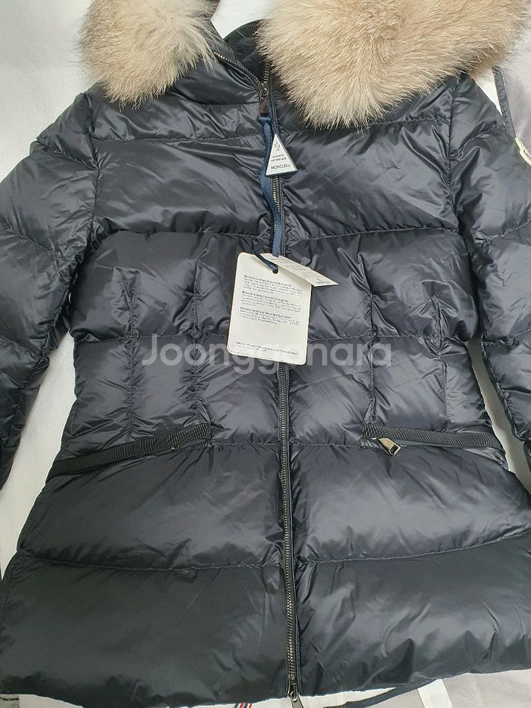 정품 몽클레어 보에드 23fw 폭스퍼 2사이즈블랙 색상--0