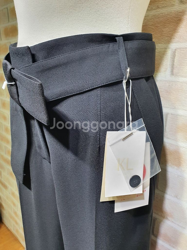 택부착 K L BY LYNN 정품 도톰 폴리 와이드팬츠--3