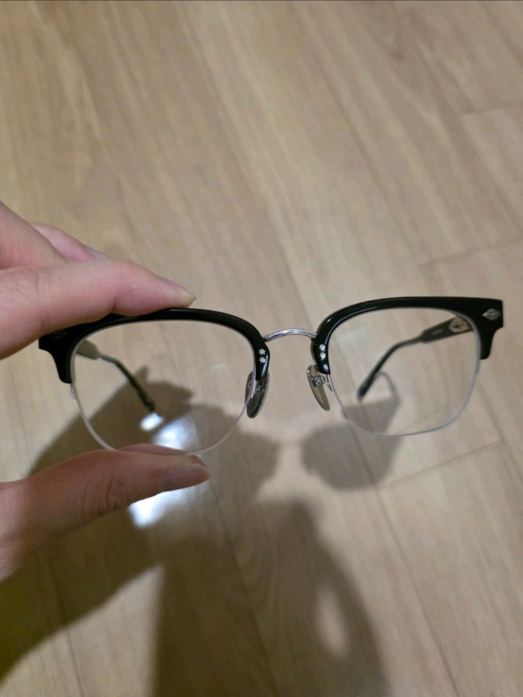 크롬하츠 니너스 블랙실버 안경테 팝니다 이미지