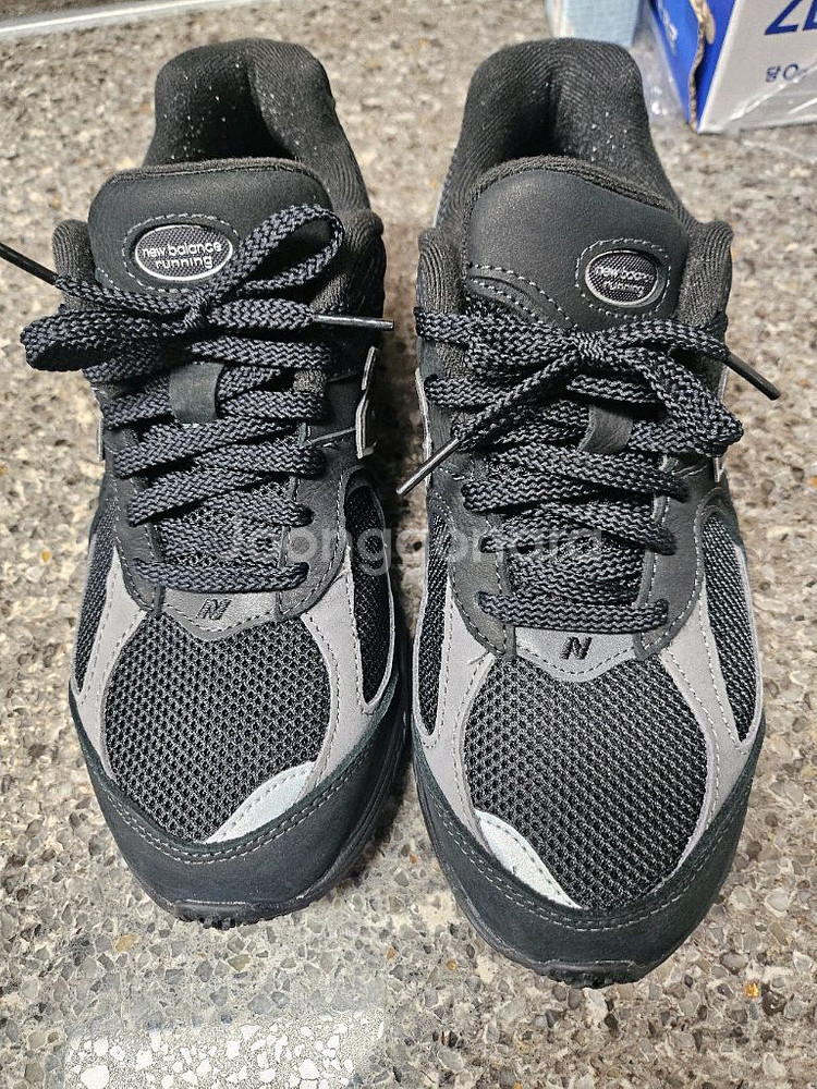 뉴발란스 2002R 블랙 260 팝니다--0