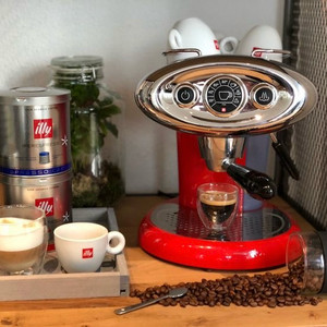 일리(illy) 커피머신 캡슐커피 한정판 핑크