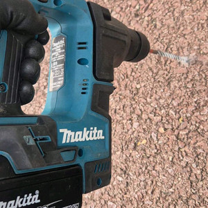 정품 마끼다 18v 해머드릴+5A배터리