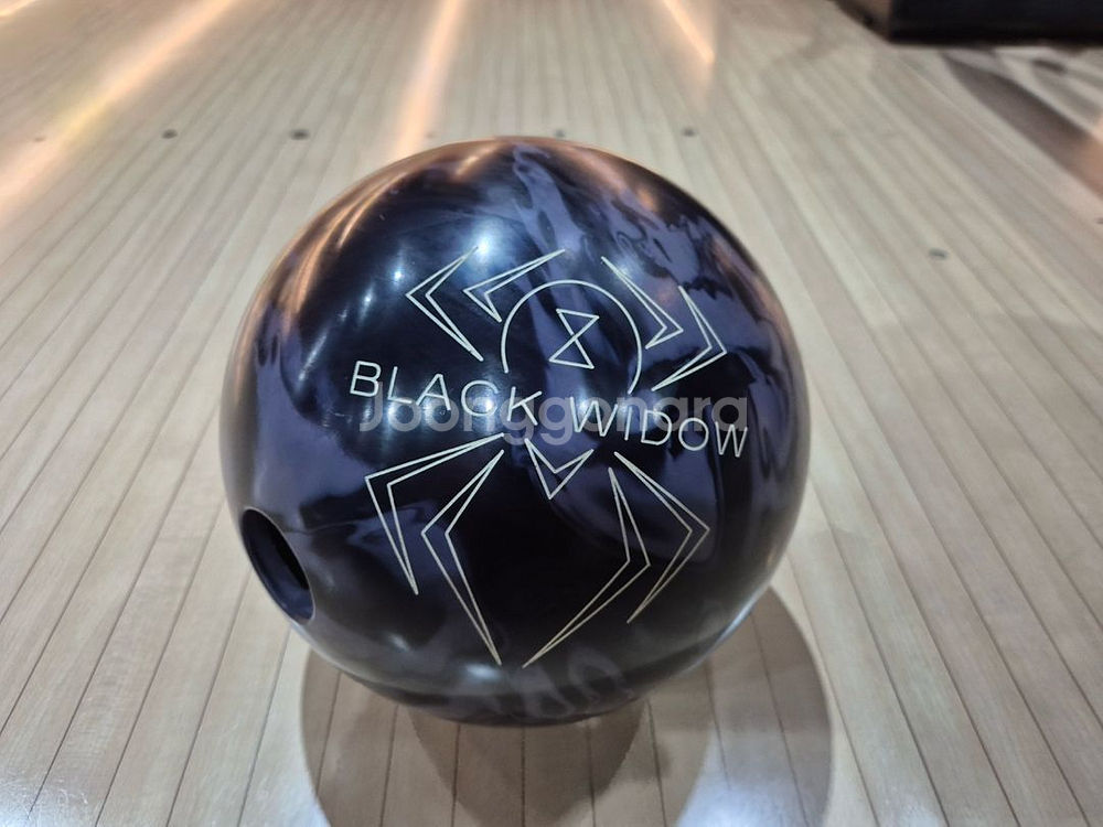 블랙위도우 매니아 솔리드 15파운드 볼링공--0