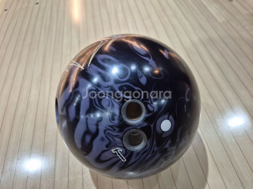 블랙위도우 매니아 솔리드 15파운드 볼링공--2