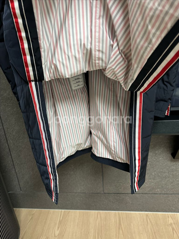 톰브라운 백삼선 패딩코트 4사이즈--5
