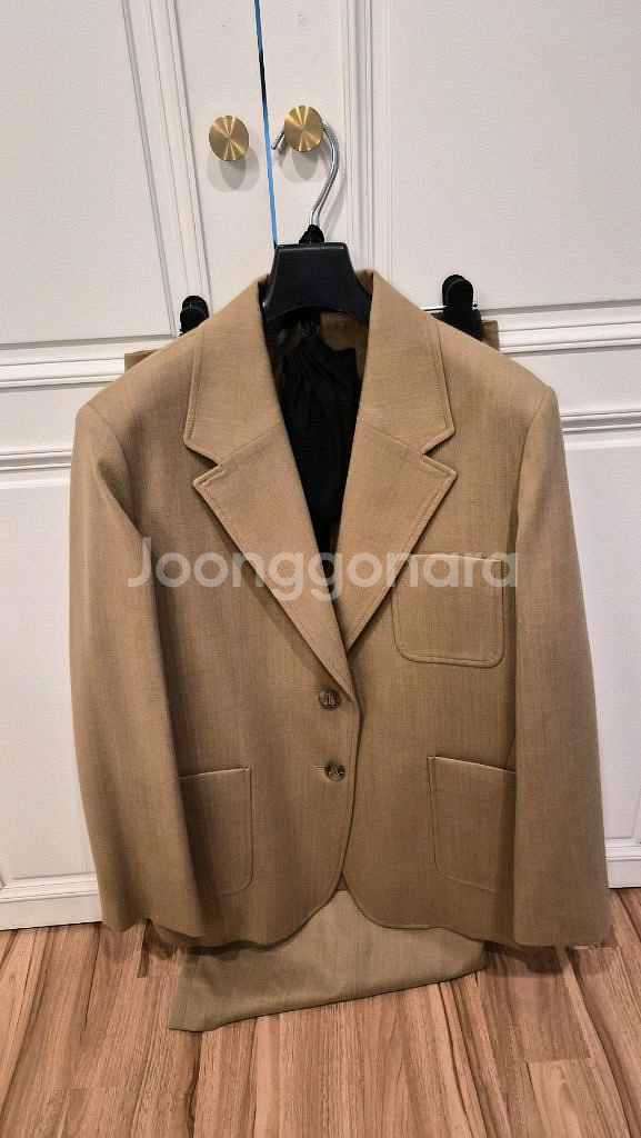 한섬 랑방[새옷]울블렌드 싱글 자켓&로고브로치--4