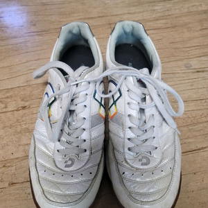 데스포르치 상루이스 KT2 풋살화 270 팝니다