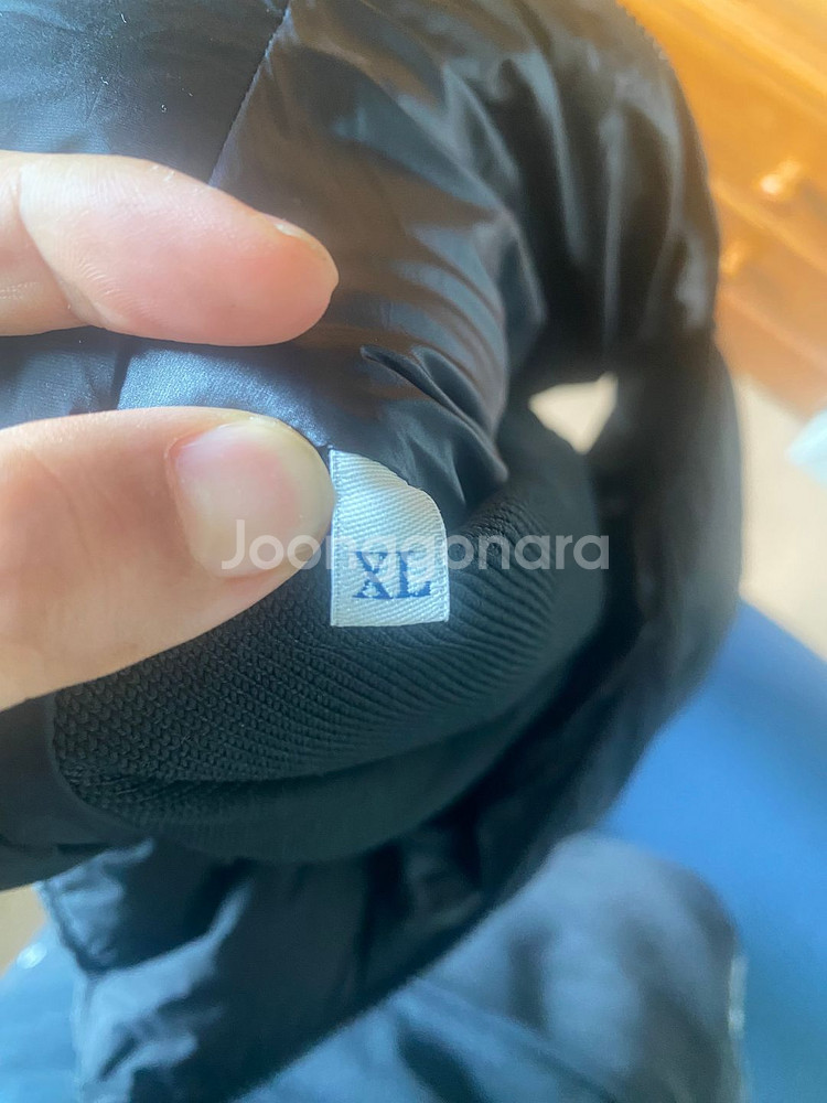 몽클레어 니트패딩 XL 빅와펜 판매합니다. 교환가능--1