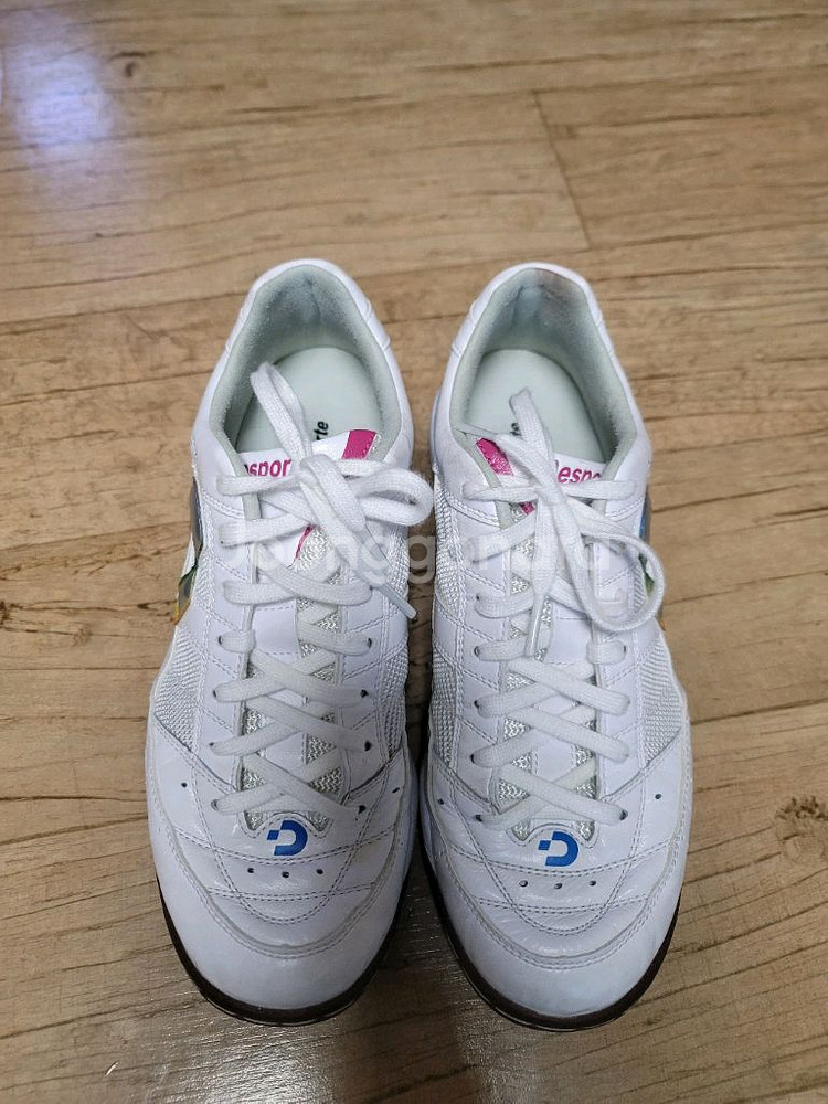 데스포르치 테사 라이트 TF3 풋살화 255 팝니다--0