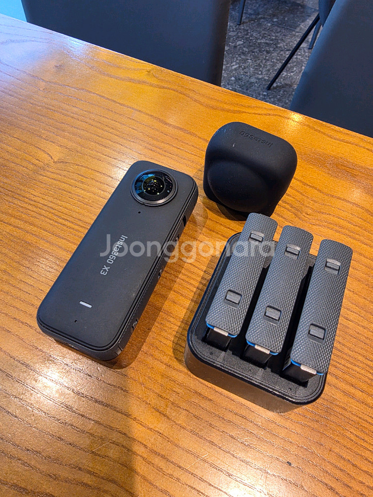 인스타360 X3 액션캠 + 배터리 3개--1